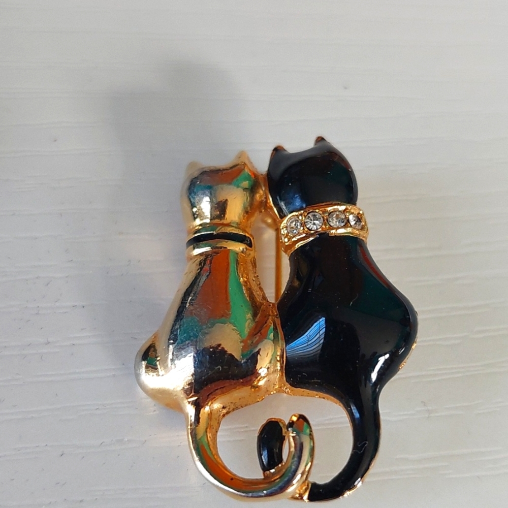 Vintage Black And Gold Cat Pin